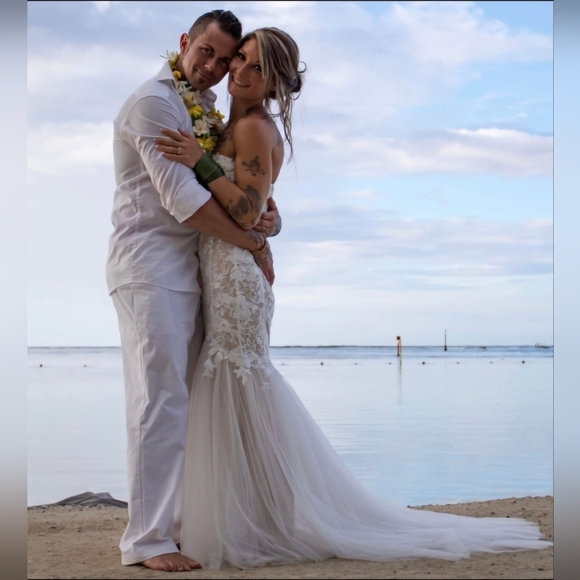 L'Amour Robyn Calla Blanche Wedding Dress - Picture 4 of 10